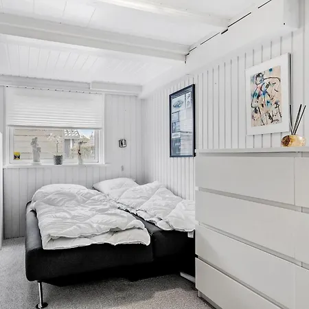 2 Bedroom Awesome In Feriehus *