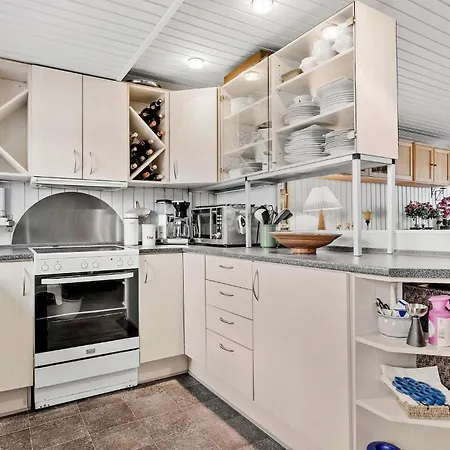 בית נופש 2 Bedroom Awesome In *