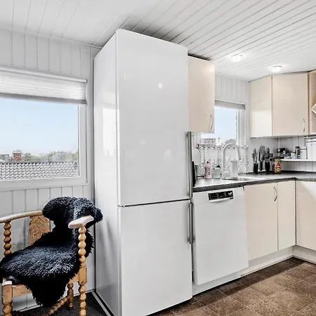 בית נופש 2 Bedroom Awesome In *